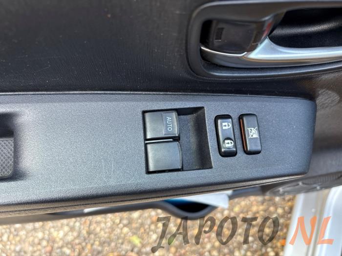 Toyota Yaris III 1.5 16V Hybrid Sloopvoertuig (2014, Grijs)