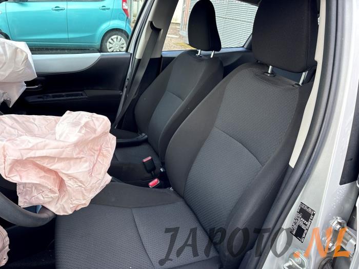 Toyota Yaris III 1.5 16V Hybrid Sloopvoertuig (2014, Grijs)