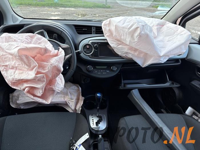 Toyota Yaris III 1.5 16V Hybrid Sloopvoertuig (2014, Grijs)