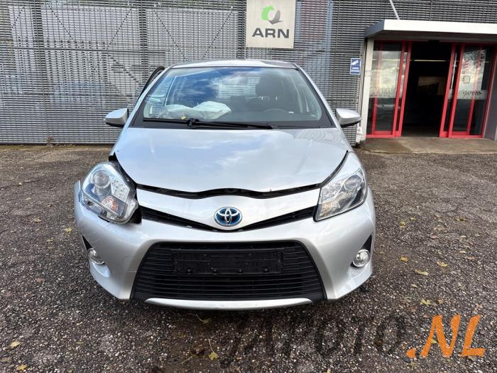 Toyota Yaris III 1.5 16V Hybrid Sloopvoertuig (2014, Grijs)