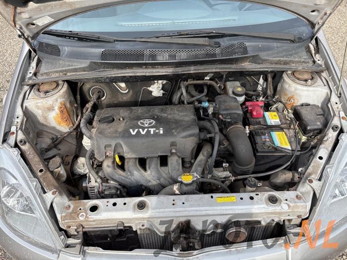 Toyota Yaris 1.5 T Sport 16V VVT-i Sloopvoertuig (2001, Grijs)