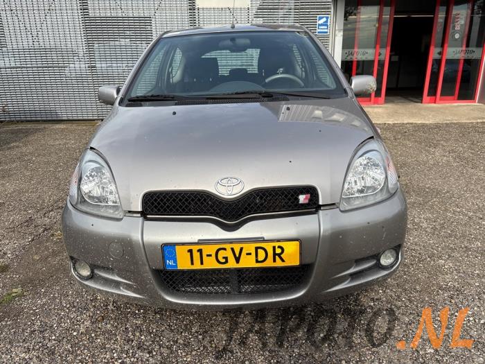 Toyota Yaris 1.5 T Sport 16V VVT-i Sloopvoertuig (2001, Grijs)