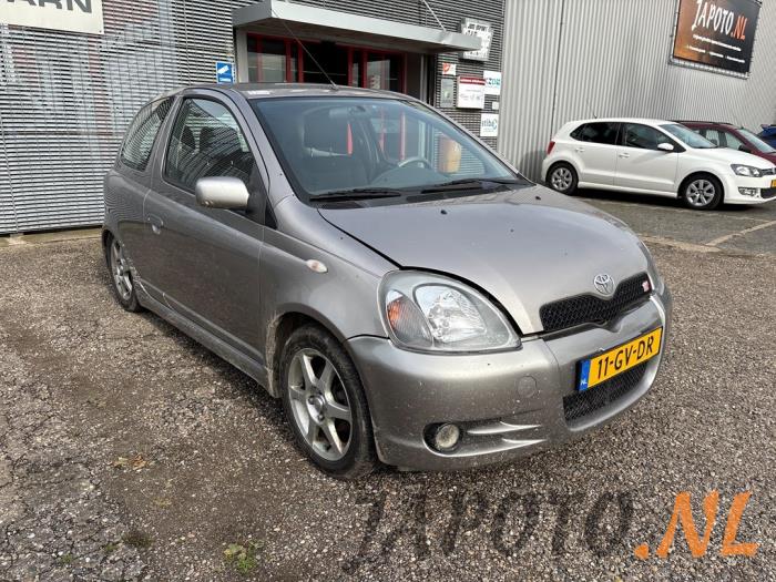 Toyota Yaris 1.5 T Sport 16V VVT-i Sloopvoertuig (2001, Grijs)