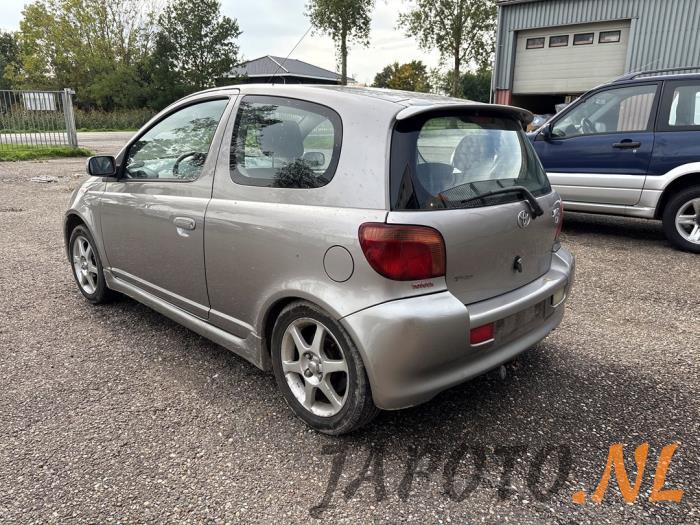 Toyota Yaris 1.5 T Sport 16V VVT-i Sloopvoertuig (2001, Grijs)