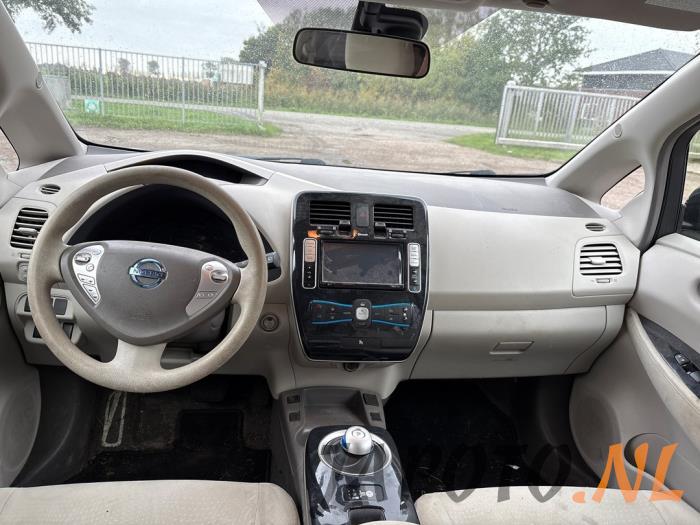 Nissan Leaf Leaf Sloopvoertuig (2011, Zwart)