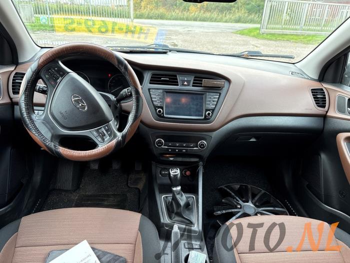 Hyundai i20 1.2i 16V Sloopvoertuig (2016, Zwart)