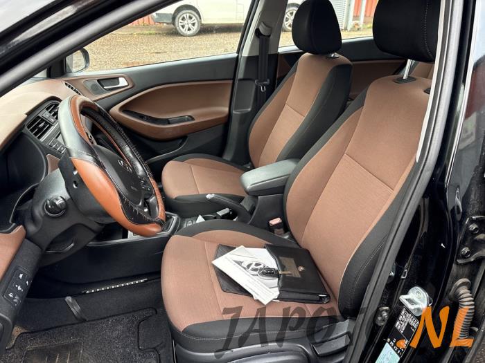 Hyundai i20 1.2i 16V Sloopvoertuig (2016, Zwart)