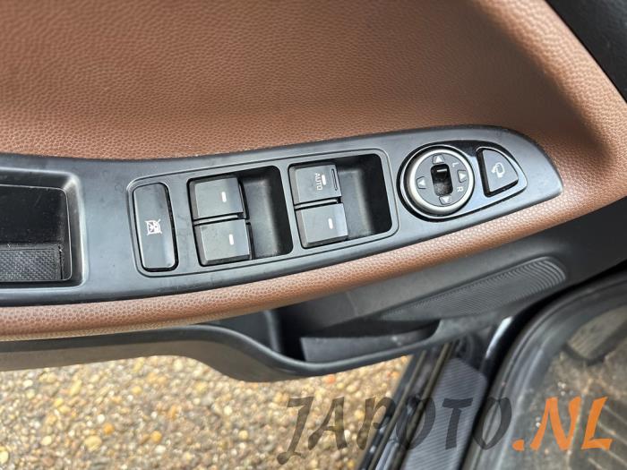 Hyundai i20 1.2i 16V Sloopvoertuig (2016, Zwart)