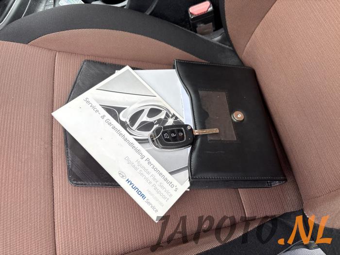 Hyundai i20 1.2i 16V Sloopvoertuig (2016, Zwart)