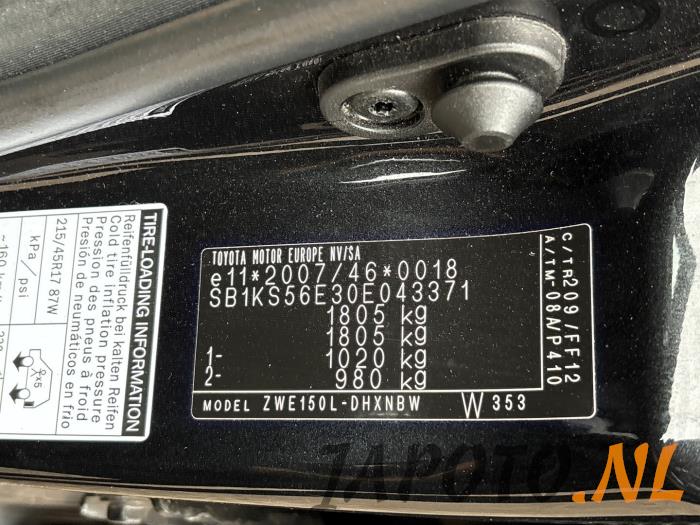 Toyota Auris 1.8 16V HSD Full Hybrid Sloopvoertuig (2011, Zwart)
