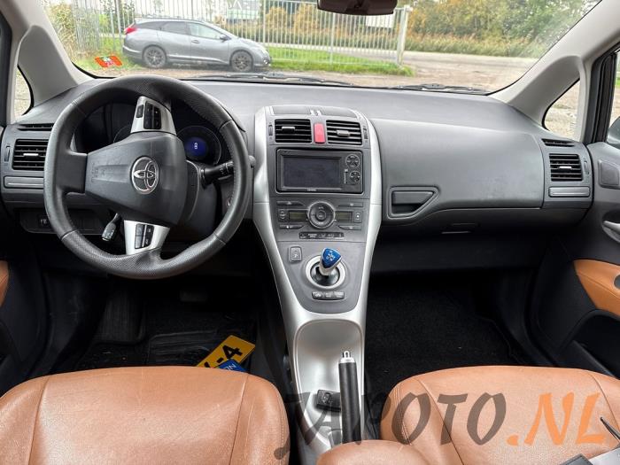 Toyota Auris 1.8 16V HSD Full Hybrid Sloopvoertuig (2011, Zwart)