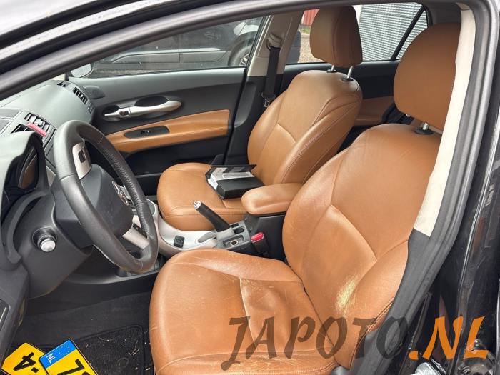 Toyota Auris 1.8 16V HSD Full Hybrid Sloopvoertuig (2011, Zwart)