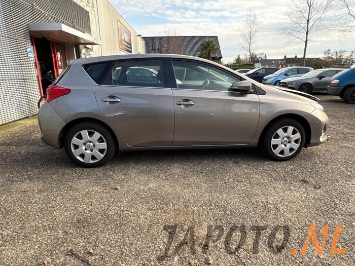 Toyota Auris 1.6 Dual VVT-i 16V Sloopvoertuig (2013, Bruin)