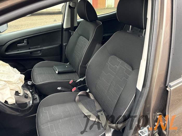 Kia Venga 1.4 CVVT 16V Sloopvoertuig (2015, Bruin)