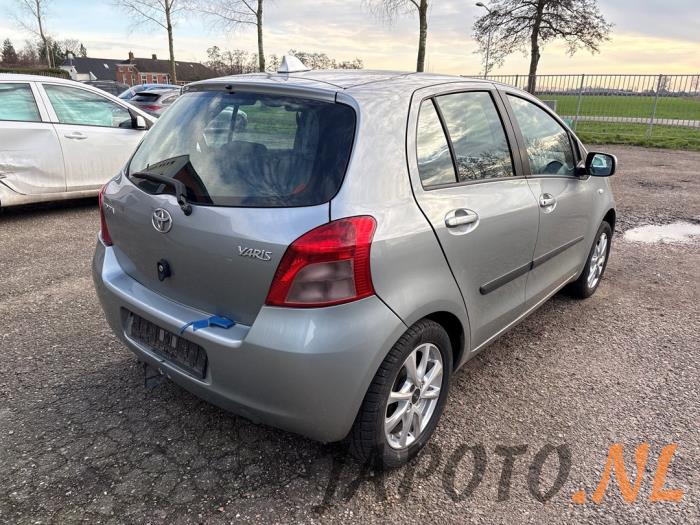 Toyota Yaris II 1.3 16V VVT-i Sloopvoertuig (2006, Grijs)
