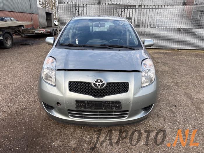 Toyota Yaris II 1.3 16V VVT-i Sloopvoertuig (2006, Grijs)