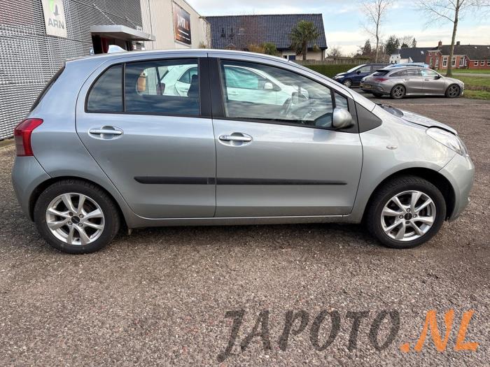 Toyota Yaris II 1.3 16V VVT-i Sloopvoertuig (2006, Grijs)