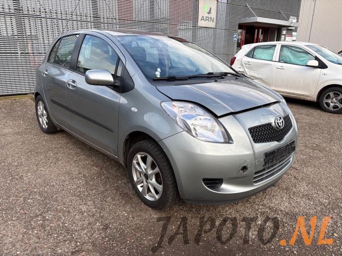 Toyota Yaris II 1.3 16V VVT-i Sloopvoertuig (2006, Grijs)