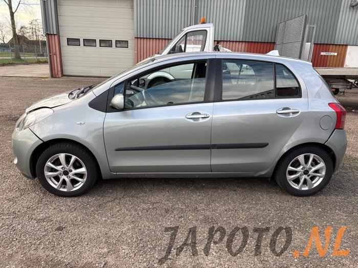 Toyota Yaris II 1.3 16V VVT-i Sloopvoertuig (2006, Grijs)