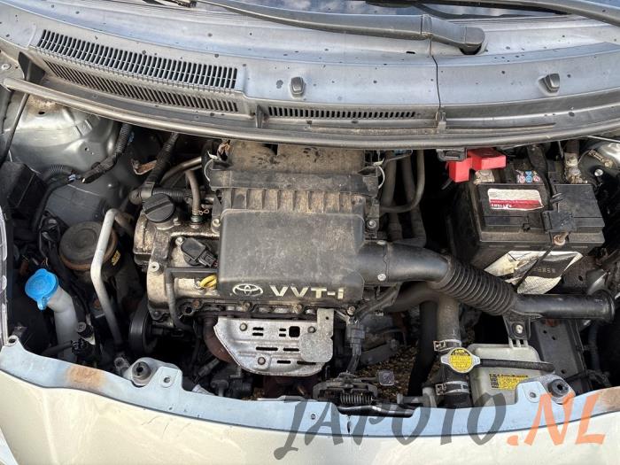 Toyota Yaris II 1.3 16V VVT-i Sloopvoertuig (2006, Grijs)