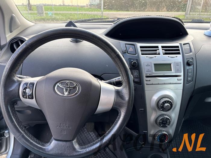 Toyota Yaris II 1.3 16V VVT-i Sloopvoertuig (2006, Grijs)