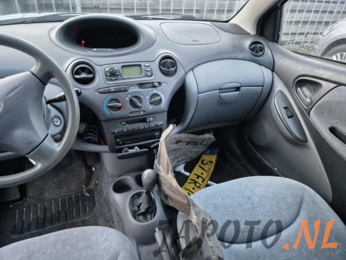 Toyota Yaris 1.0 16V VVT-i Sloopvoertuig (2000, Grijs)