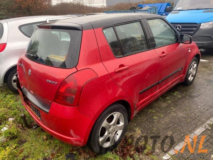 Suzuki Swift 1.5 VVT 16V Sloopvoertuig (2005, Rood)