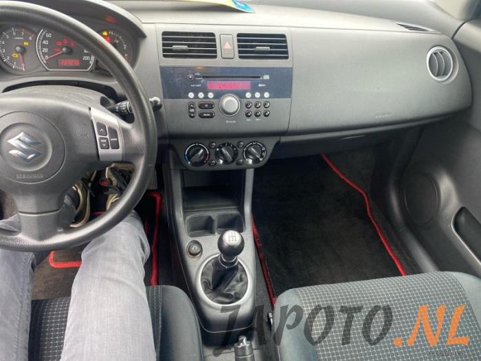 Suzuki Swift 1.5 VVT 16V Sloopvoertuig (2005, Rood)