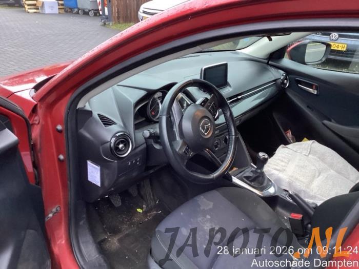 Mazda 2 1.5 SkyActiv-G 90 Sloopvoertuig (2015, Rood)