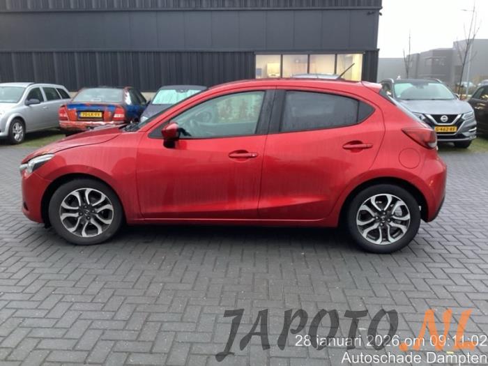 Mazda 2 1.5 SkyActiv-G 90 Sloopvoertuig (2015, Rood)