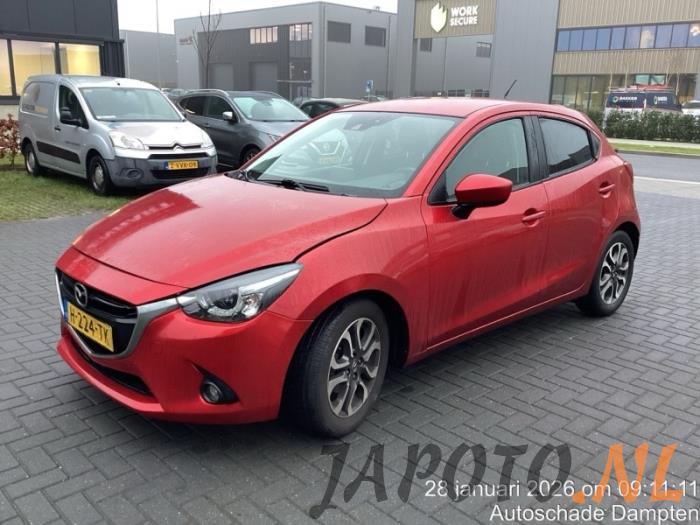 Mazda 2 1.5 SkyActiv-G 90 Sloopvoertuig (2015, Rood)