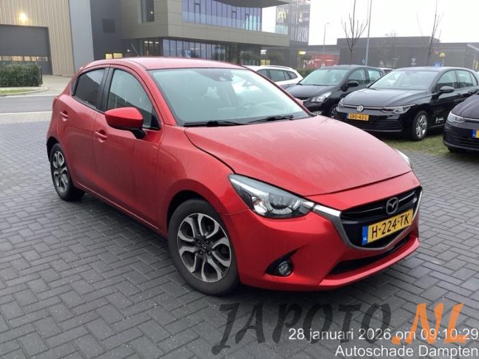 Mazda 2 1.5 SkyActiv-G 90 Sloopvoertuig (2015, Rood)