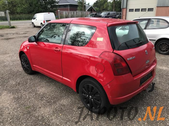 Suzuki Swift 1.5 VVT 16V Sloopvoertuig (2005, Rood)