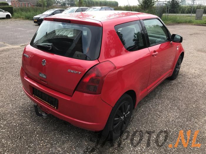 Suzuki Swift 1.5 VVT 16V Sloopvoertuig (2005, Rood)
