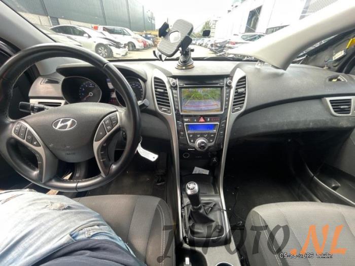Hyundai i30 Wagon 1.6 GDI Blue 16V Sloopvoertuig (2012, Zwart)