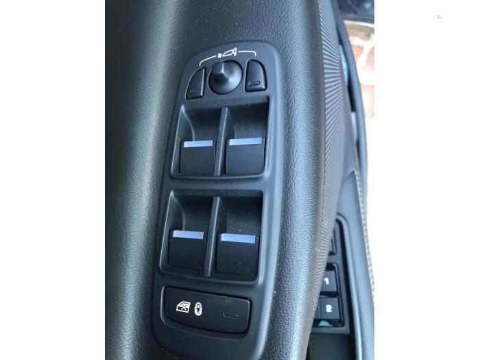 Jaguar XE 2.0d 180 16V Sloopvoertuig (2016, Zwart)