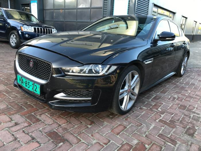 Jaguar XE 2.0d 180 16V Sloopvoertuig (2016, Zwart)