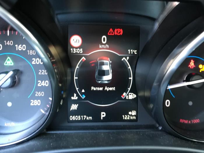 Jaguar XE 2.0d 180 16V Sloopvoertuig (2016, Zwart)