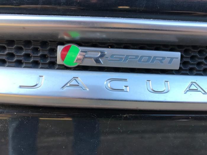 Jaguar XE 2.0d 180 16V Sloopvoertuig (2016, Zwart)