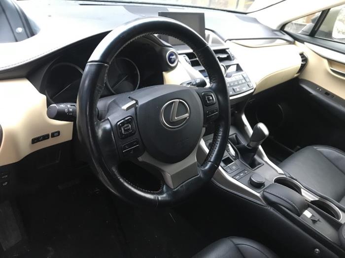 Lexus NX I 300h 2.5 16V 4x4 Sloopvoertuig (2015, Zwart)
