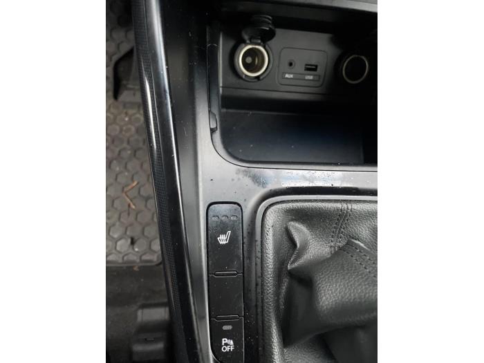 Kia Carens IV 1.7 CRDi 16V Sloopvoertuig (2014, Ijzer, Rood)