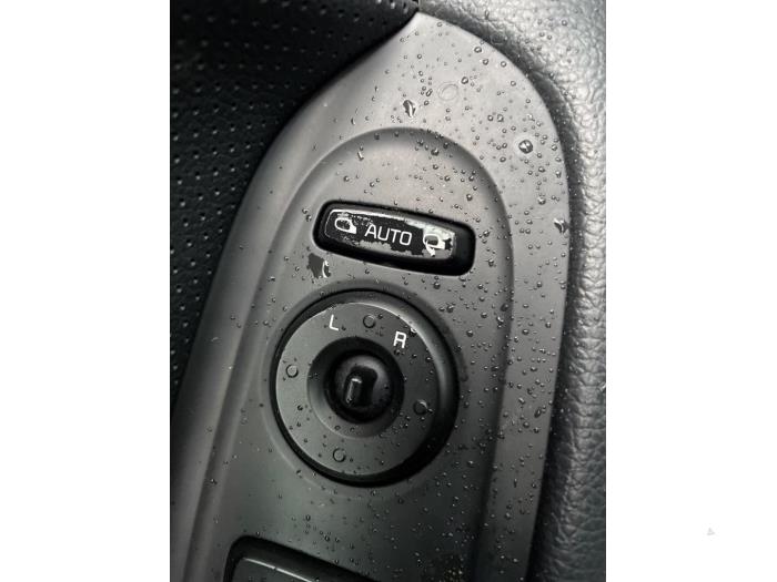 Kia Carens IV 1.7 CRDi 16V Sloopvoertuig (2014, Ijzer, Rood)