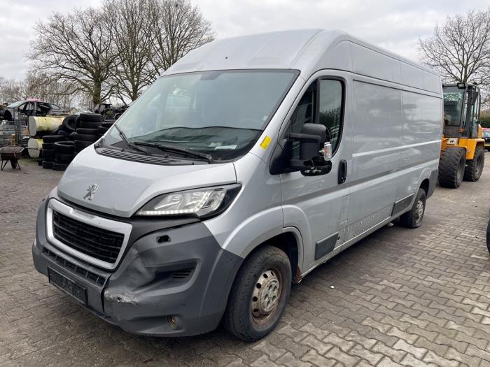 Peugeot Boxer 2.2 HDi 150 Sloopvoertuig (2016, Zilvergrijs)