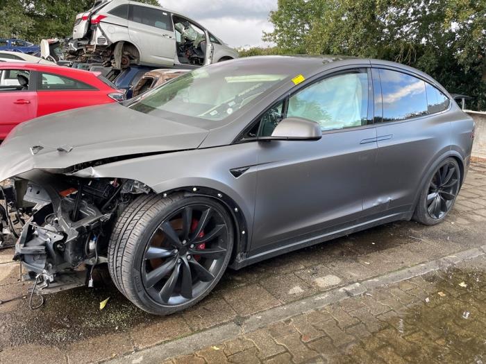 Tesla Model X 100X Sloopvoertuig (2018, Zwart)