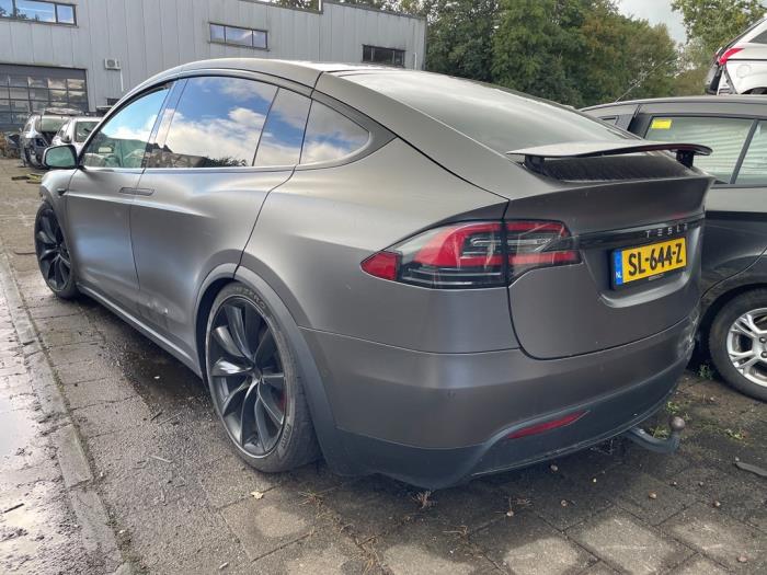 Tesla Model X 100X Sloopvoertuig (2018, Zwart)