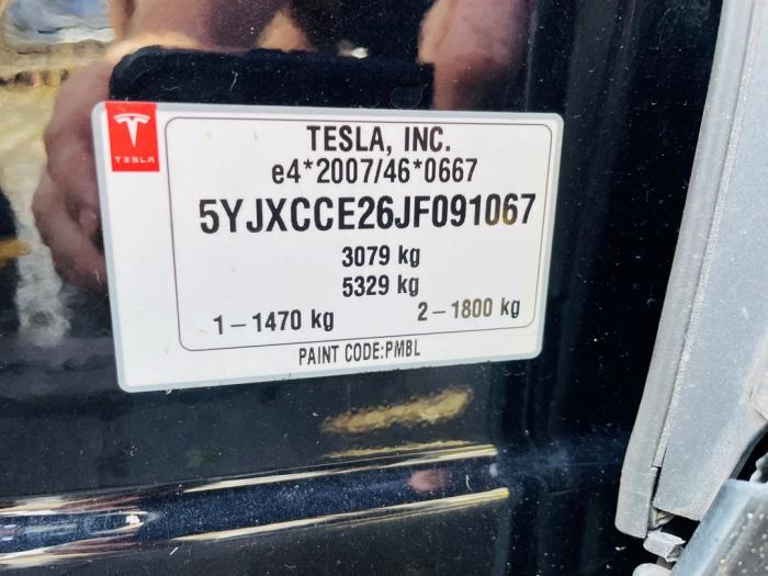 Tesla Model X 100X Sloopvoertuig (2018, Zwart)