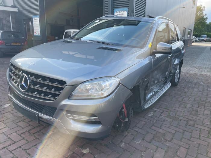 Mercedes ML III 2.1 ML-250 CDI 16V BlueTEC 4-Matic Sloopvoertuig (2013, Metallic, Zilver)