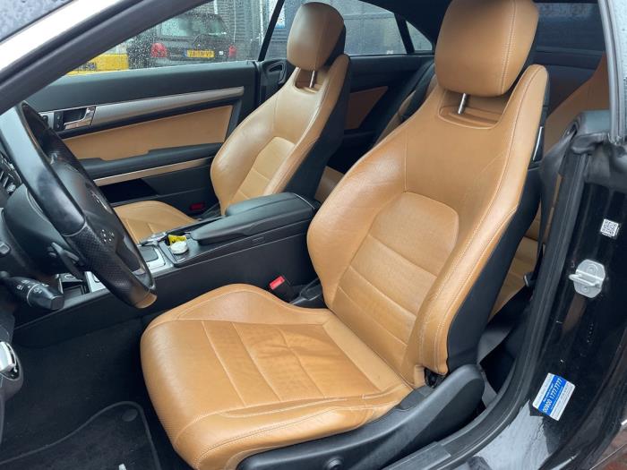 Mercedes E E-350 CGI V6 24V Sloopvoertuig (2009, Zwart)