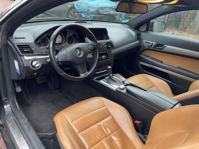 Mercedes E E-350 CGI V6 24V Sloopvoertuig (2009, Zwart)