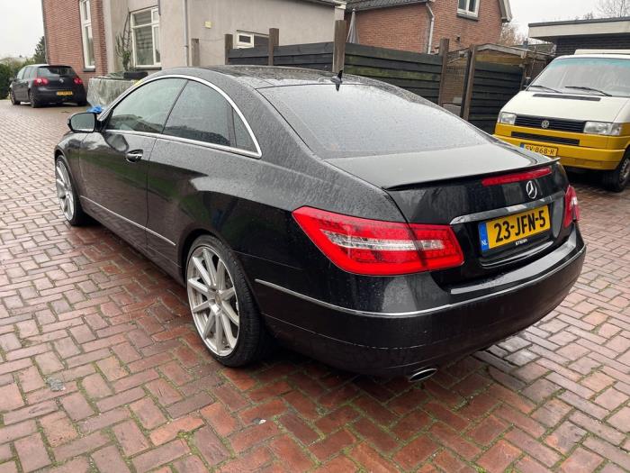 Mercedes E E-350 CGI V6 24V Sloopvoertuig (2009, Zwart)